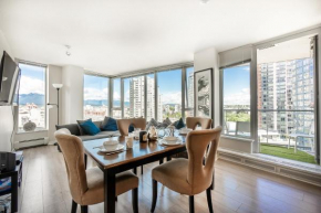 Bright and Airy Two Bedroom Flat with Panoramic City Views